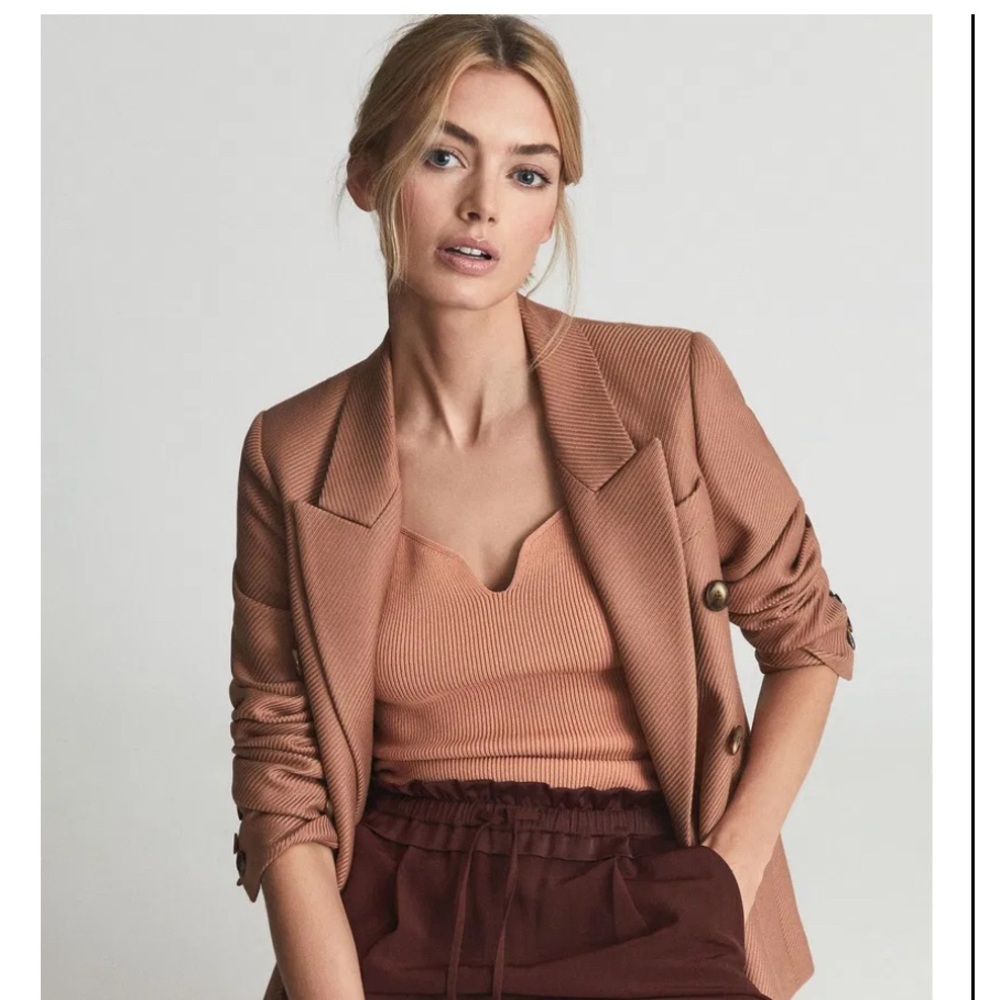 Reiss daisy sweetheart ribbed knit top size XS. Putty peach color.